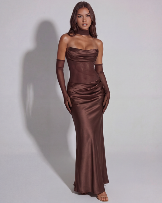 Nerissa | Vestido largo satinado con escote drapeado en Café