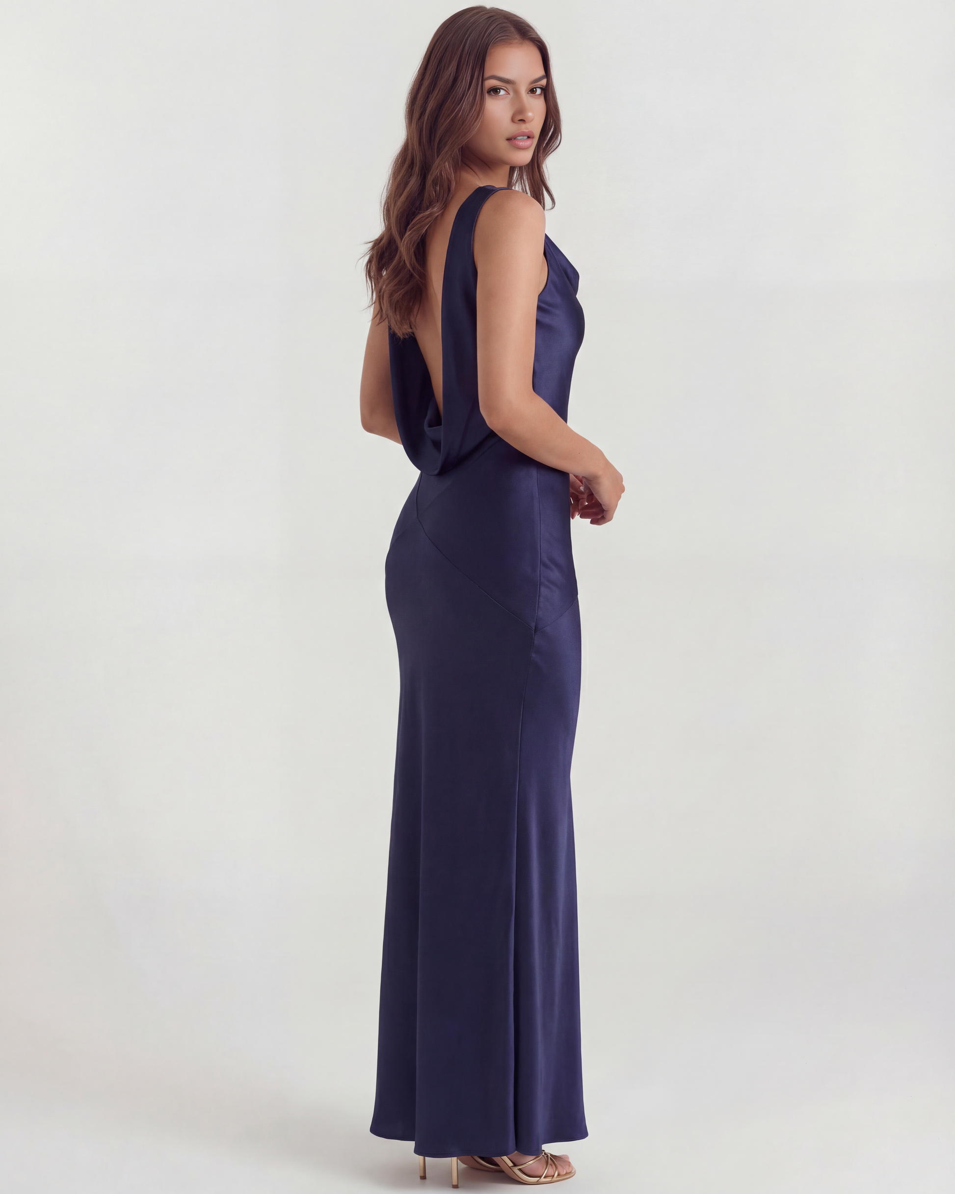 Azucena | Vestido largo satinado con espalda abierta en Azul Marino
