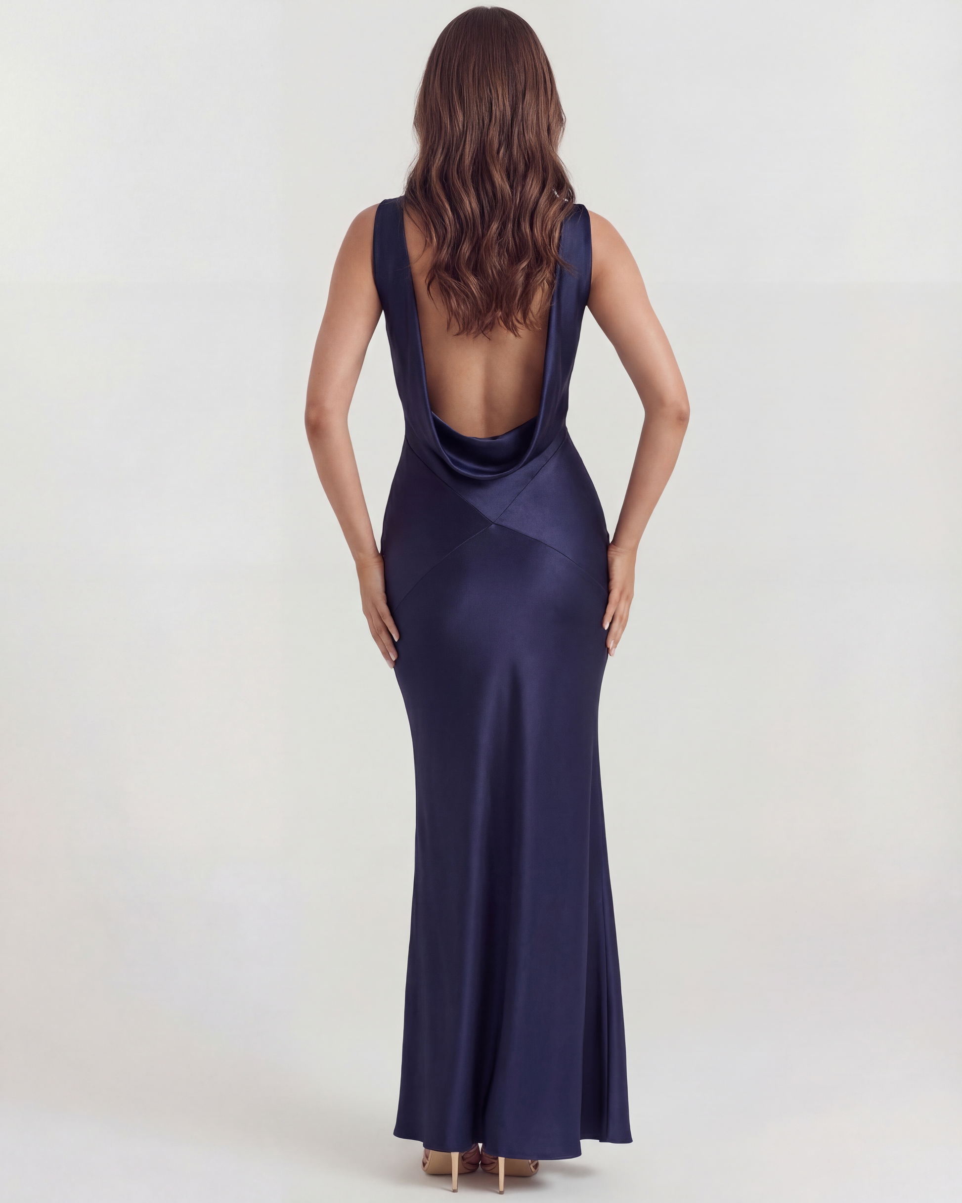 Azucena | Vestido largo satinado con espalda abierta