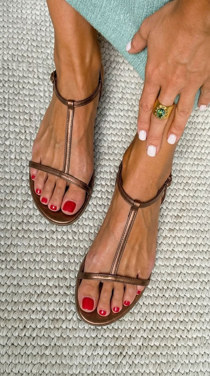 Elara | Sandalias doradas con detalle central