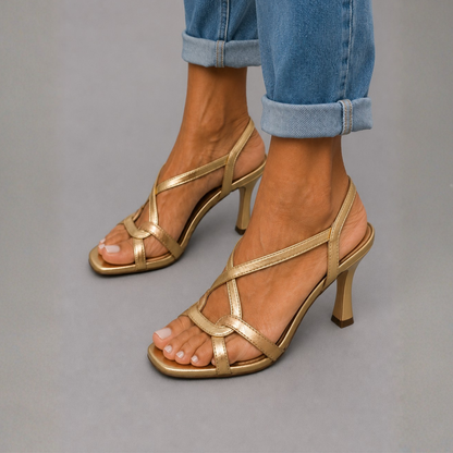 Solea | Sandalias doradas de tacón