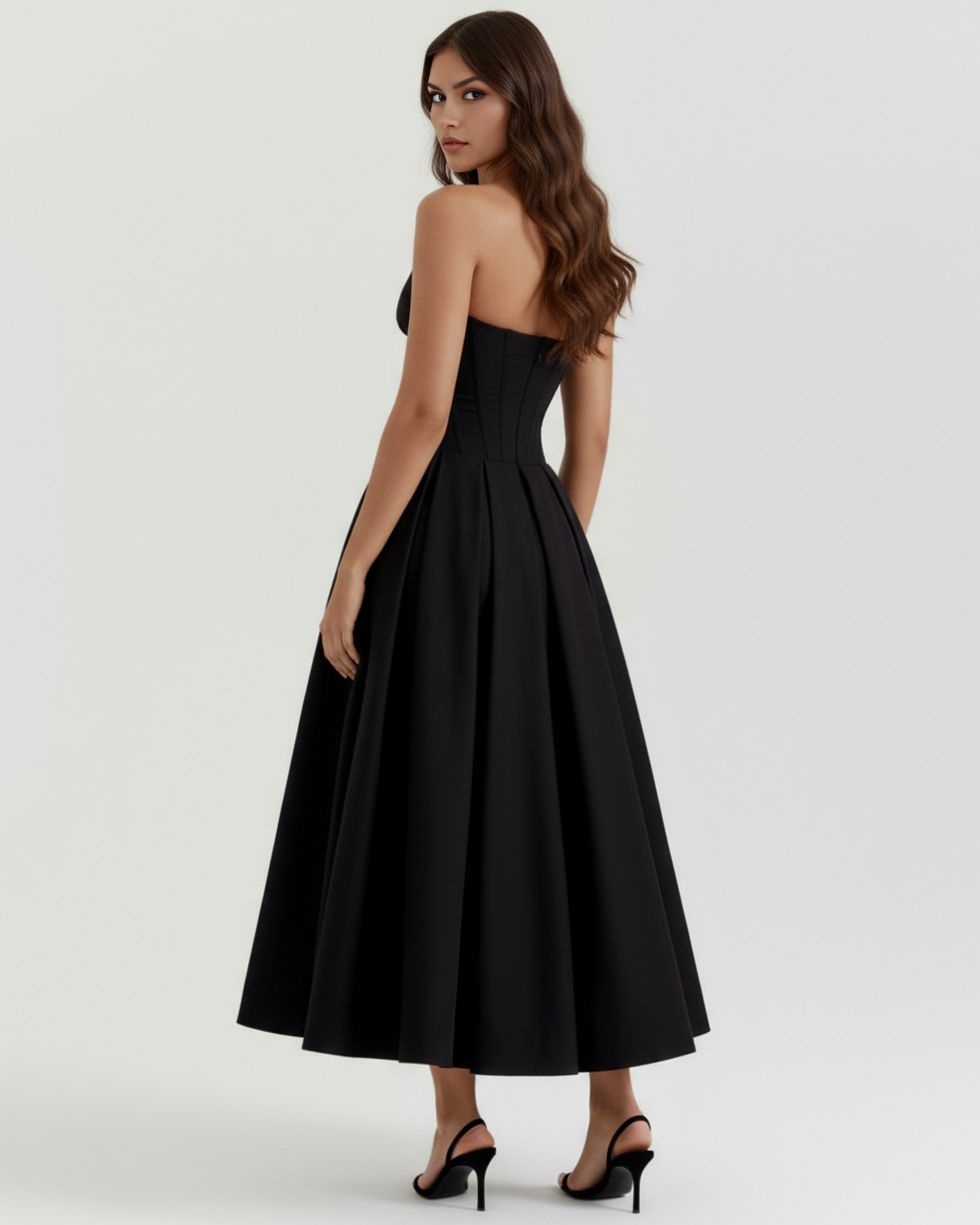 Eliora | Vestido midi strapless de falda amplia en Negro