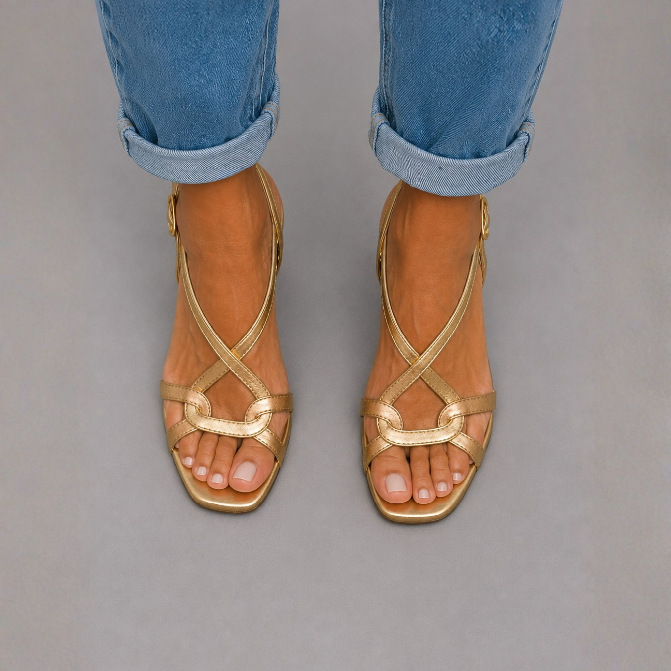 Solea | Sandalias doradas de tacón