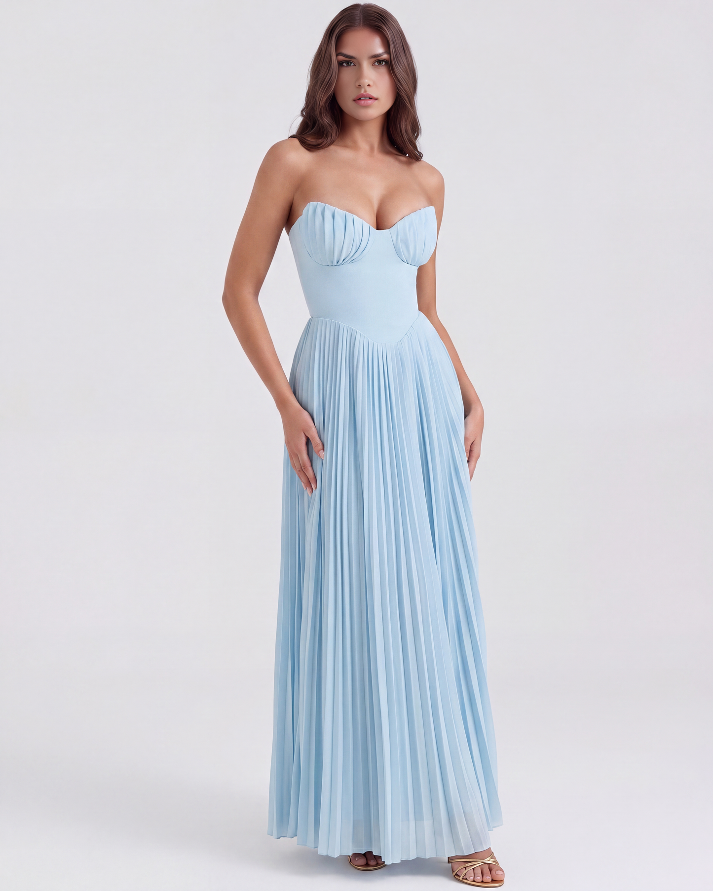 Bellaria | Vestido largo plisado con escote strapless en Azul