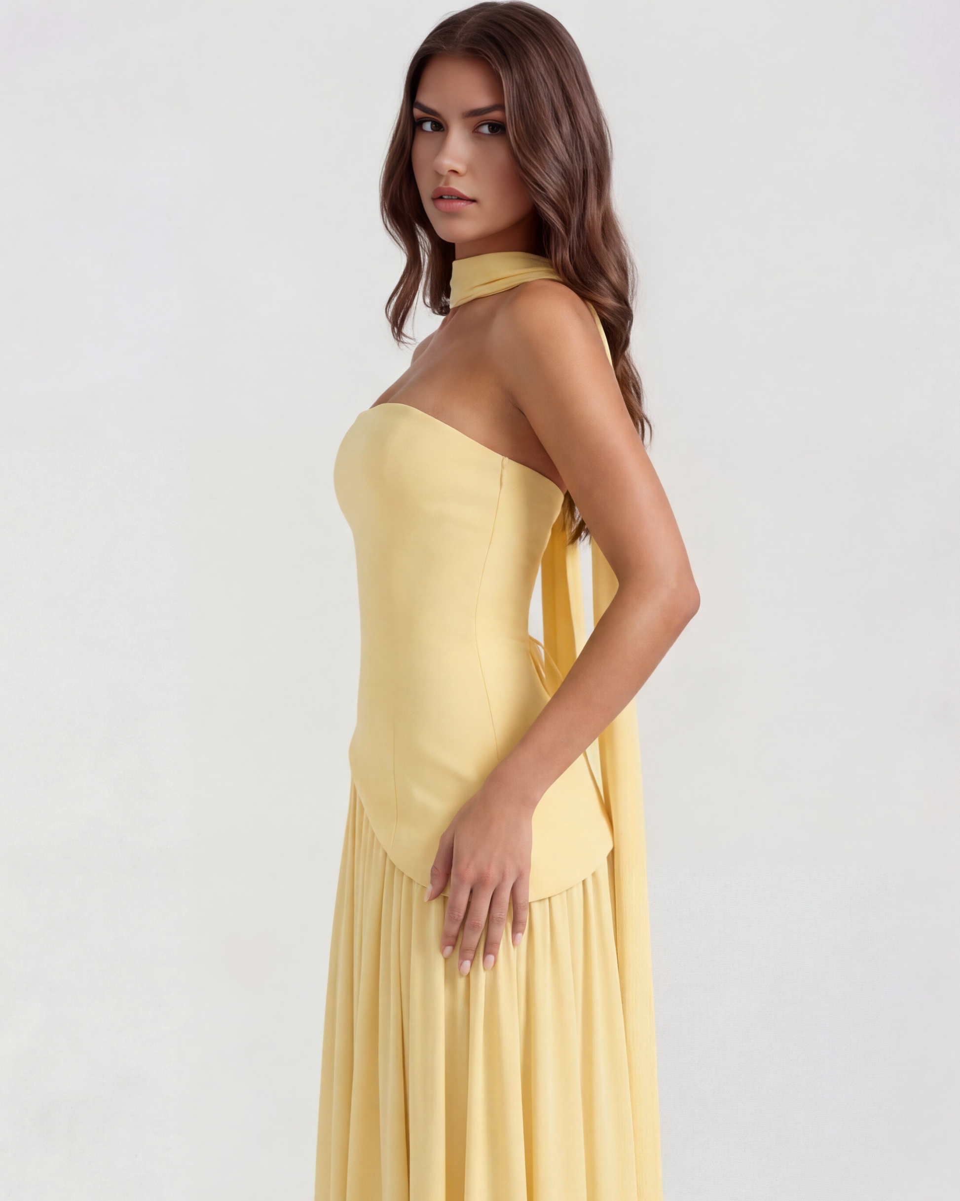 Melisande | Vestido largo strapless con abertura en Blanco y Negro