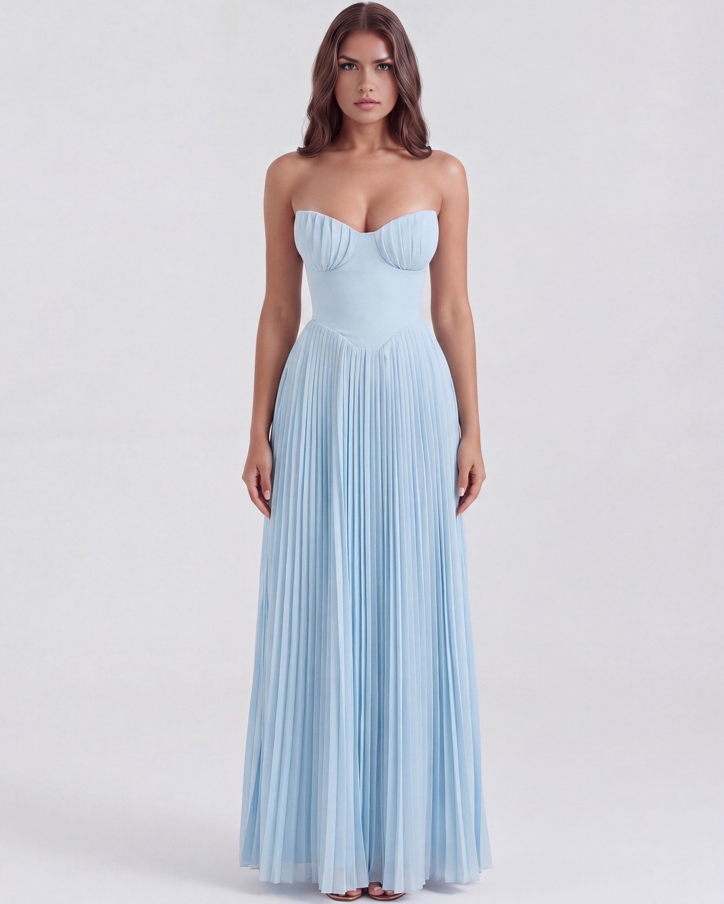Bellaria | Vestido largo plisado con escote strapless en Azul