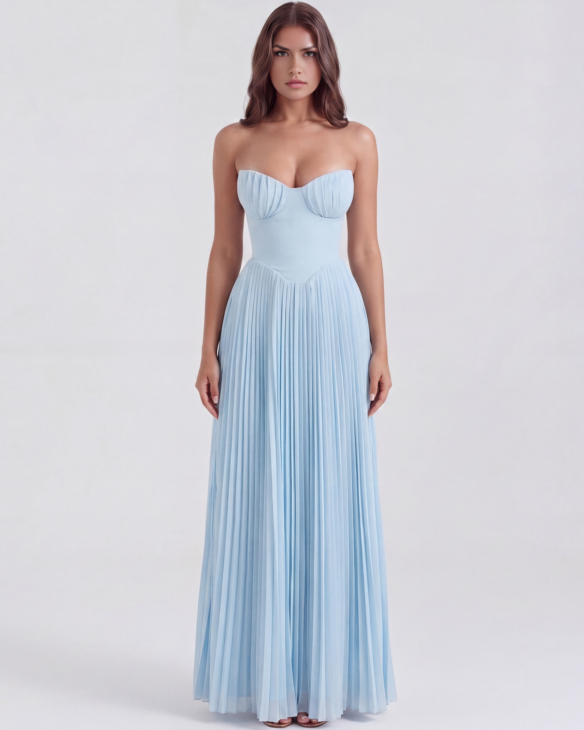 Bellaria | Vestido largo plisado con escote strapless en Azul