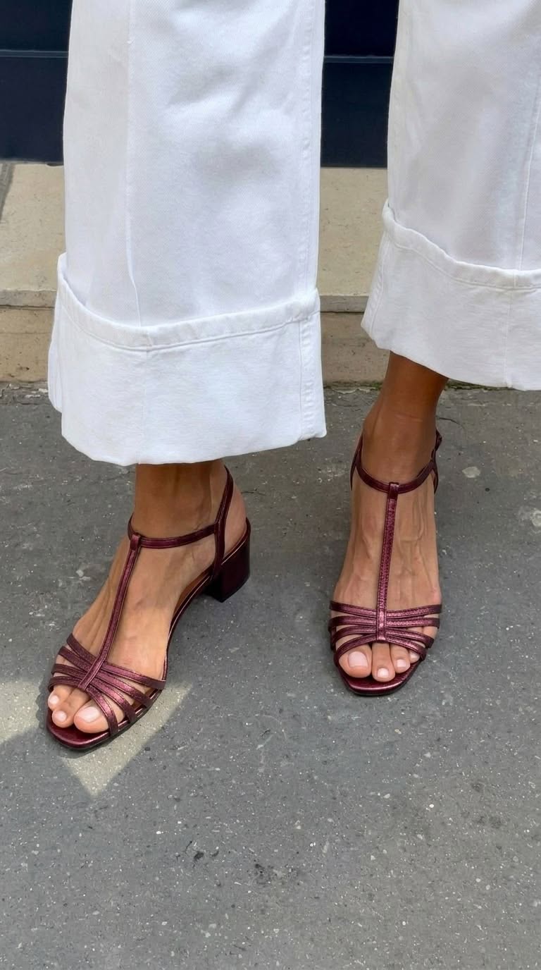 Elisetta | Sandalias doradas de tacón bajo
