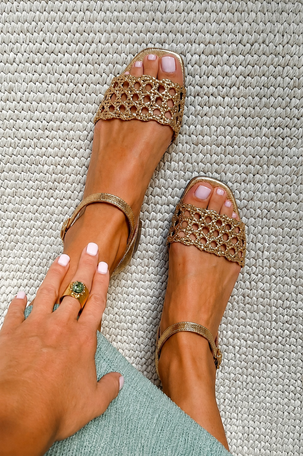 Alessia | Sandalias doradas caladas