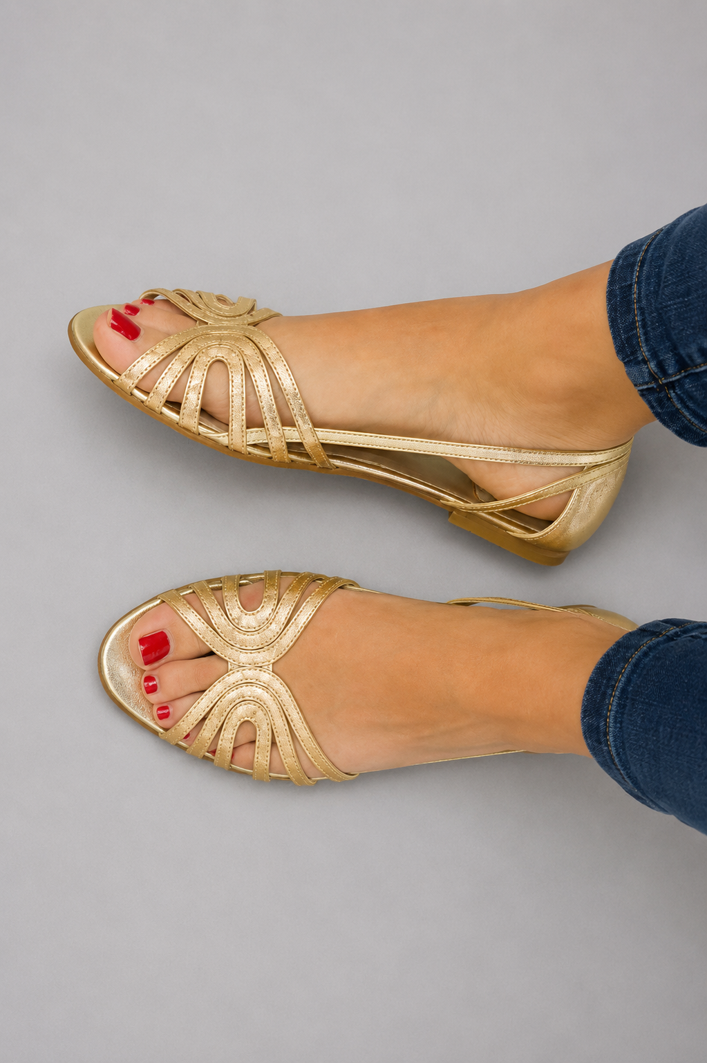 Solea | Sandalias doradas de tiras delicadas