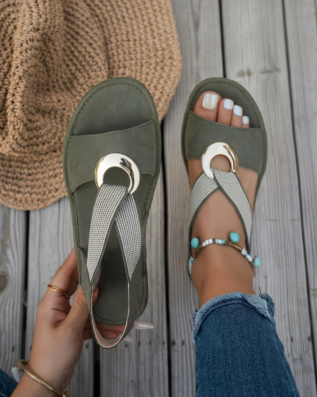 Adriana | Sandalias ergonómicas con hebilla dorada