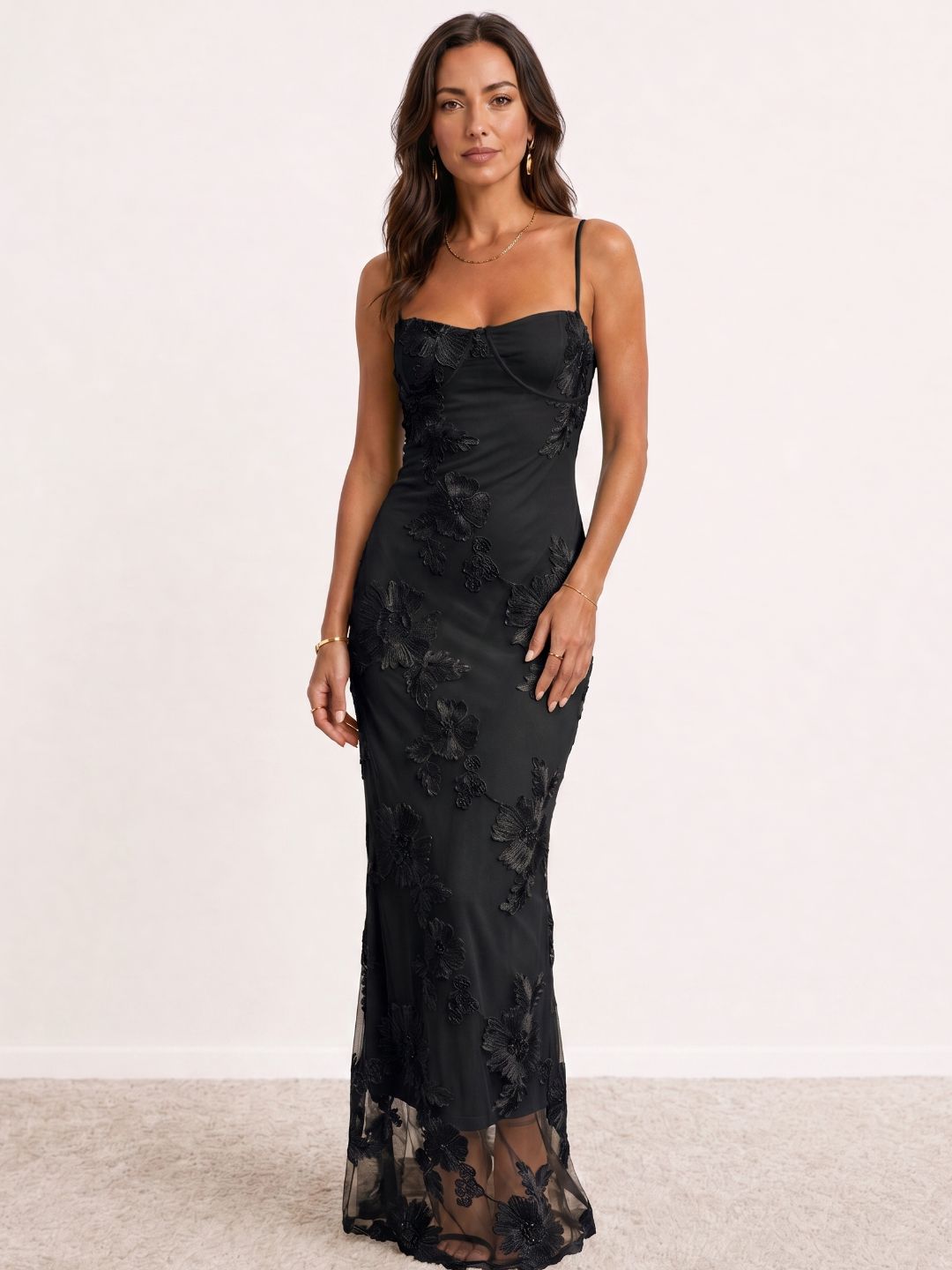 Elira | Vestido largo bordado con tirantes