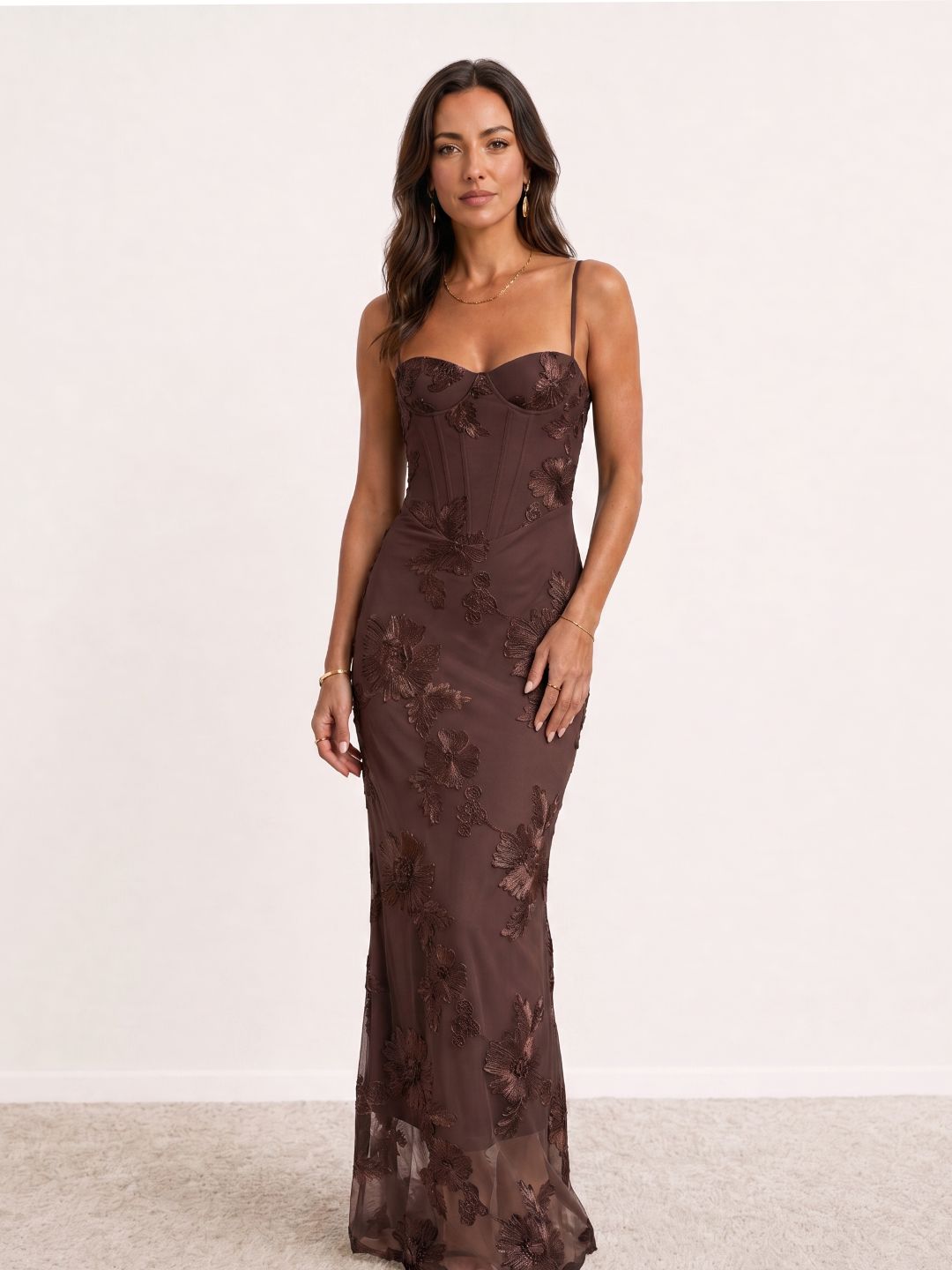 Elira | Vestido largo bordado con tirantes