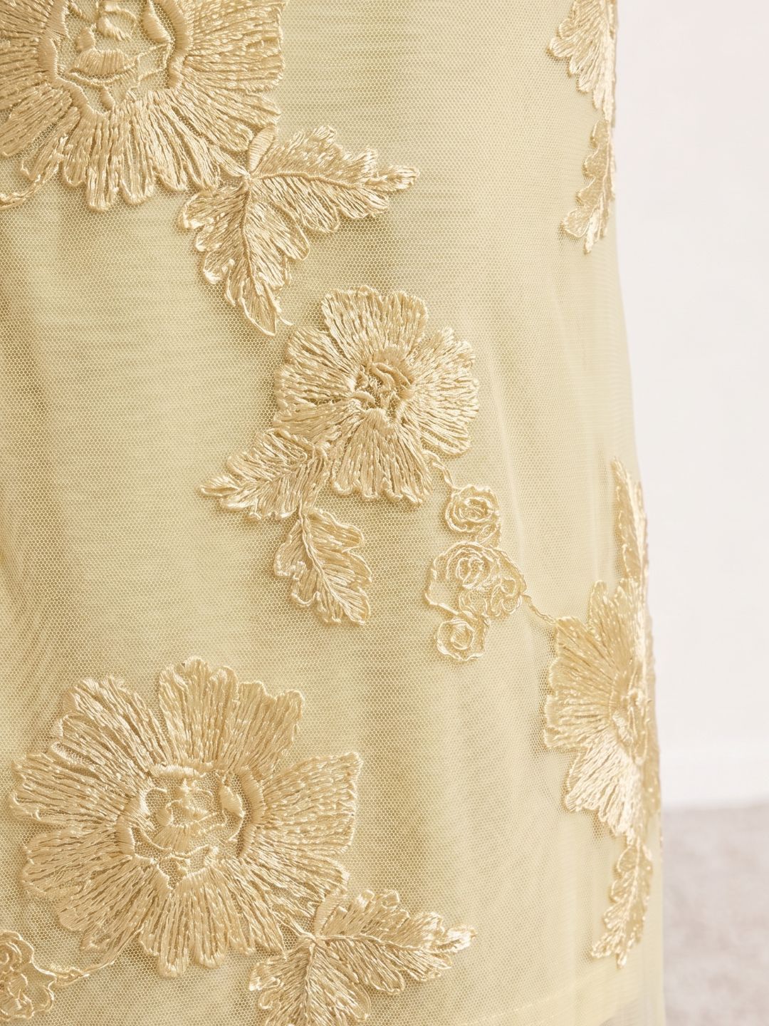 Elira | Vestido largo bordado con tirantes