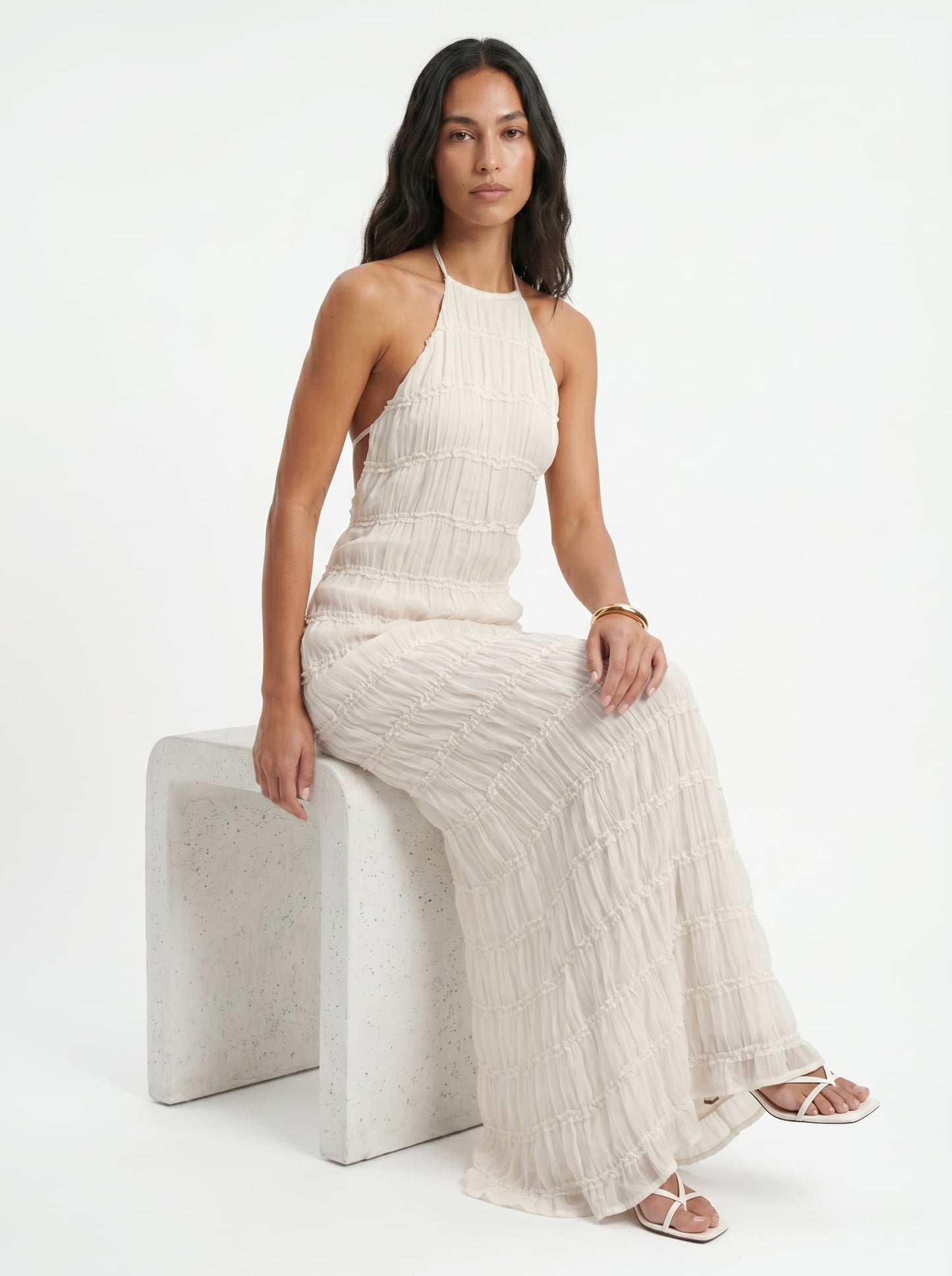 Angela | Vestido largo halter con textura plisada