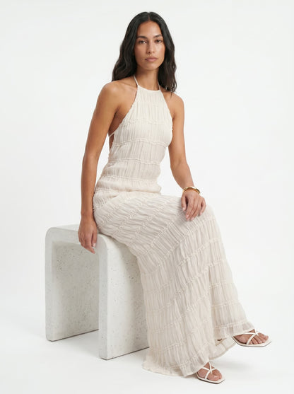 Angela | Vestido largo halter con textura plisada