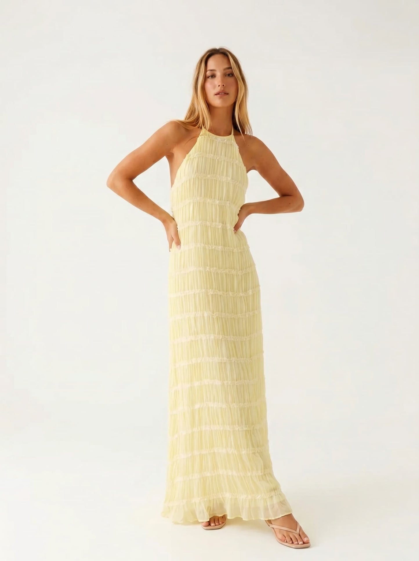 Angela | Vestido largo halter con textura plisada