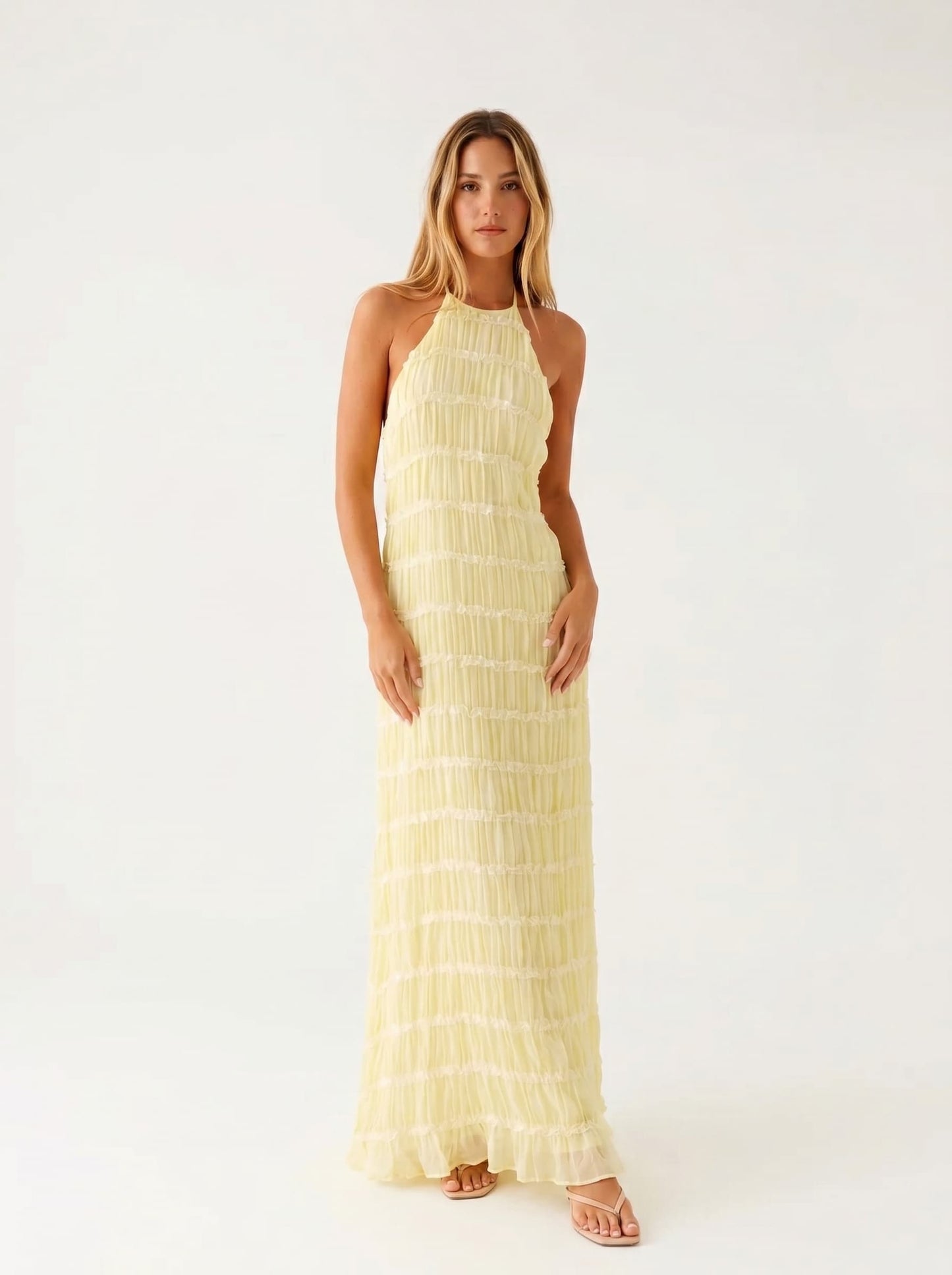 Angela | Vestido largo halter con textura plisada