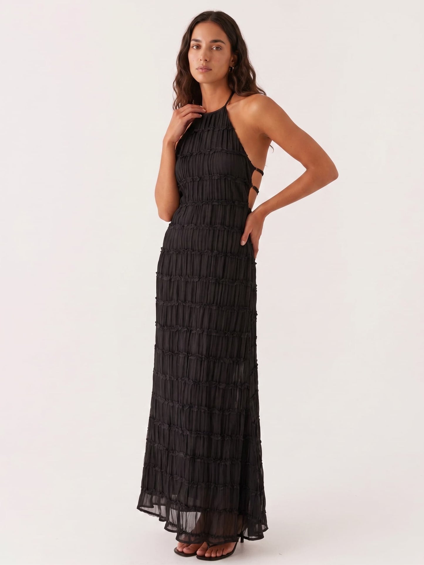 Angela | Vestido largo halter con textura plisada