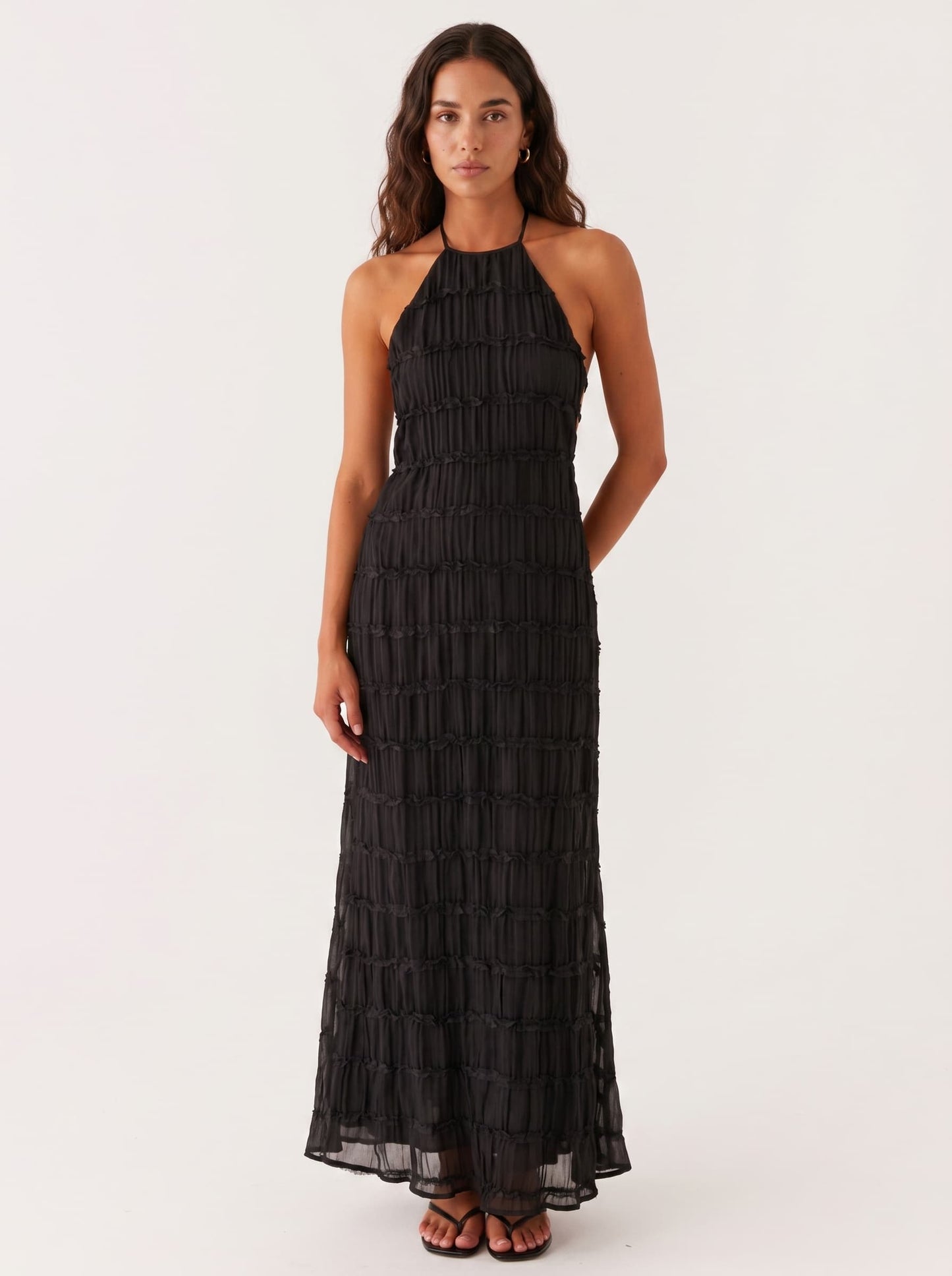 Angela | Vestido largo halter con textura plisada