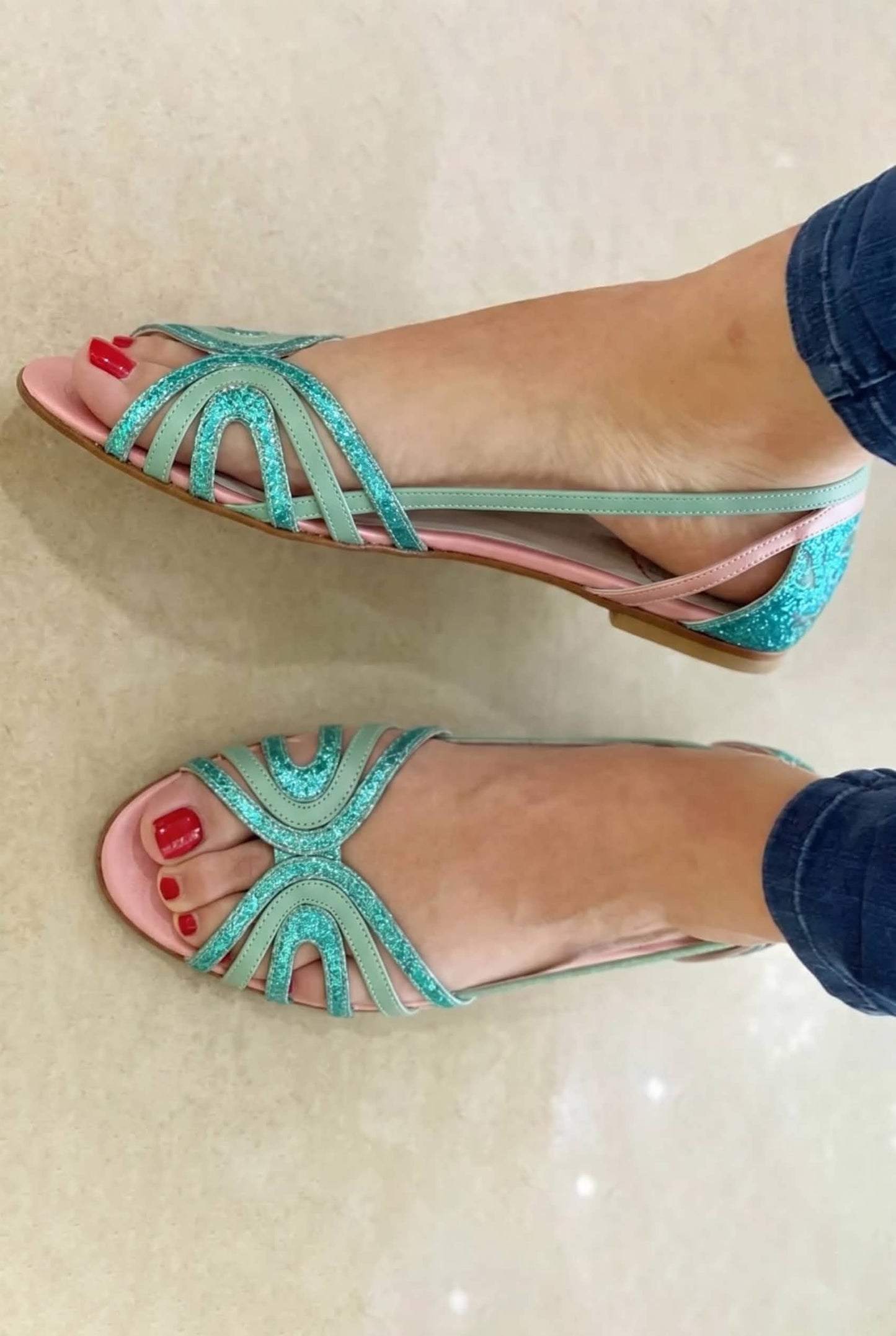Solea | Sandalias doradas de tiras delicadas