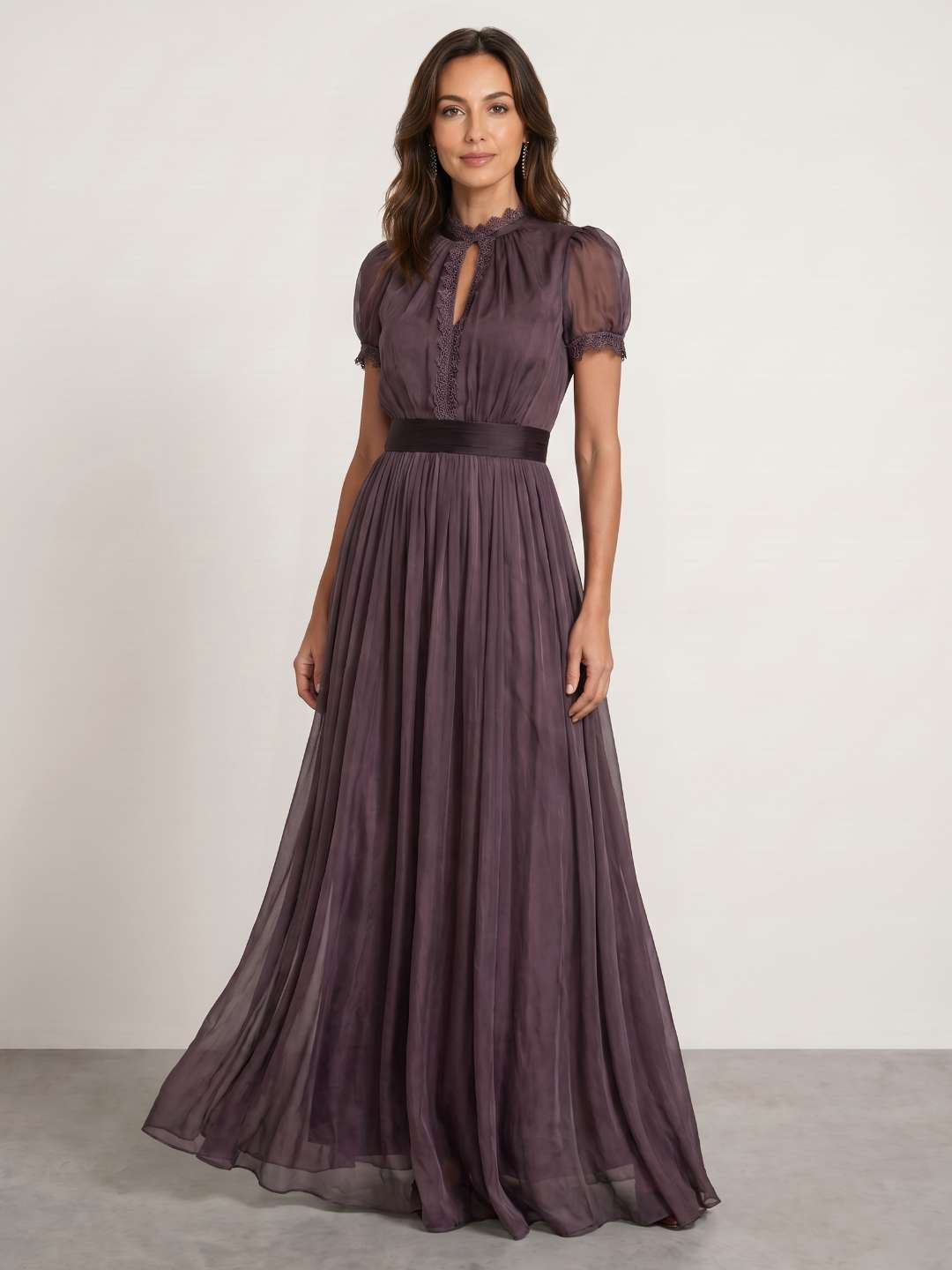 Flavia | Vestido fluido con cuello de encaje