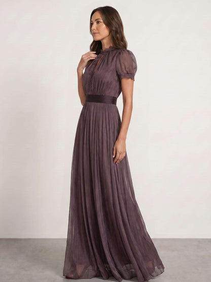 Flavia | Vestido fluido con cuello de encaje