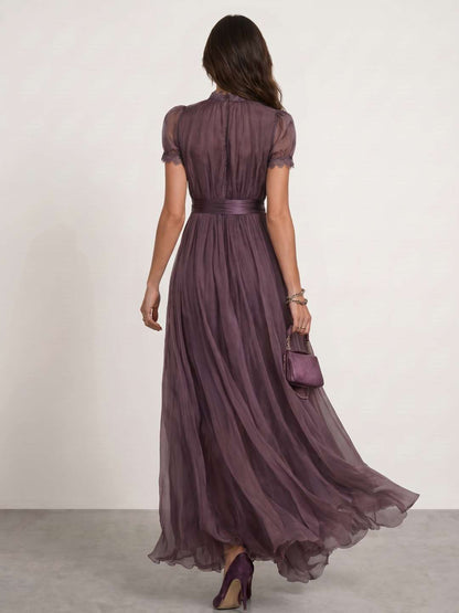 Flavia | Vestido fluido con cuello de encaje
