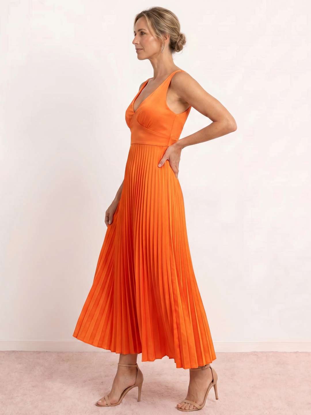 Vesta | Vestido midi plisado con escote en V