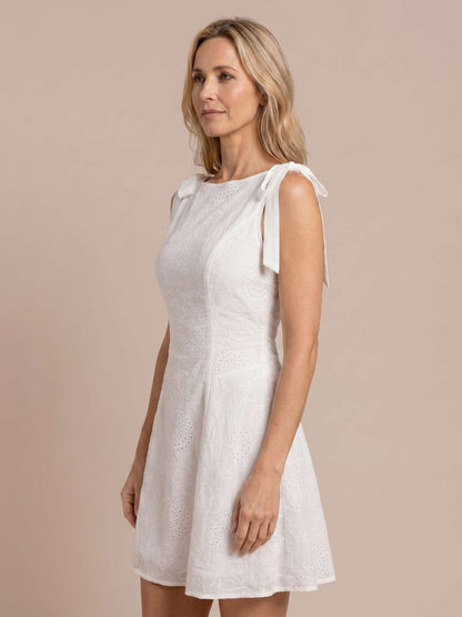 Bianca | Vestido corto bordado con lazadas