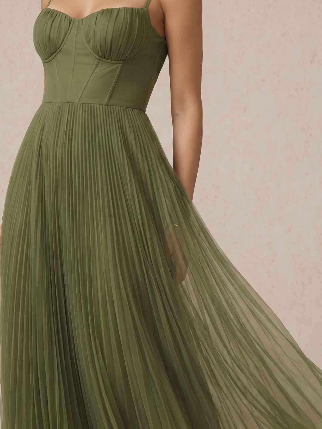 Isadora | Vestido midi plisado con cuerpo corsé