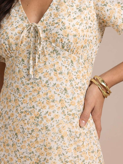 Fiorella | Vestido corto floral con escote en V