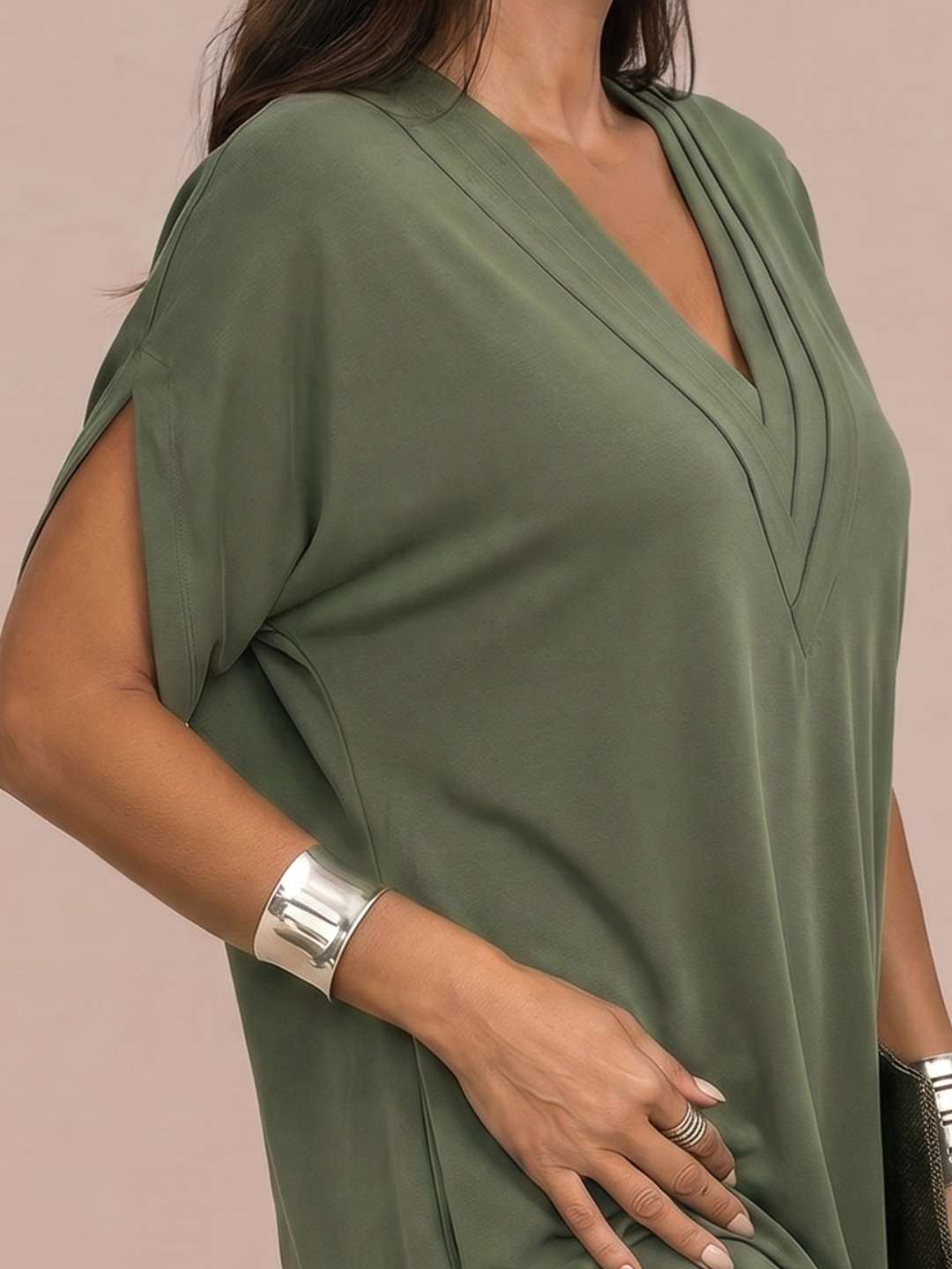 Maya | Vestido corto fluido con escote en V