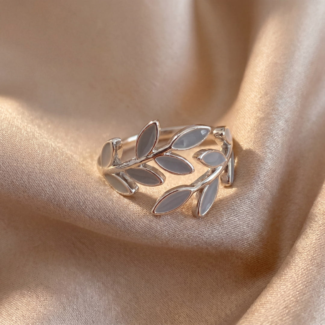 Oliva | Anillo ajustable con hoja y piedra