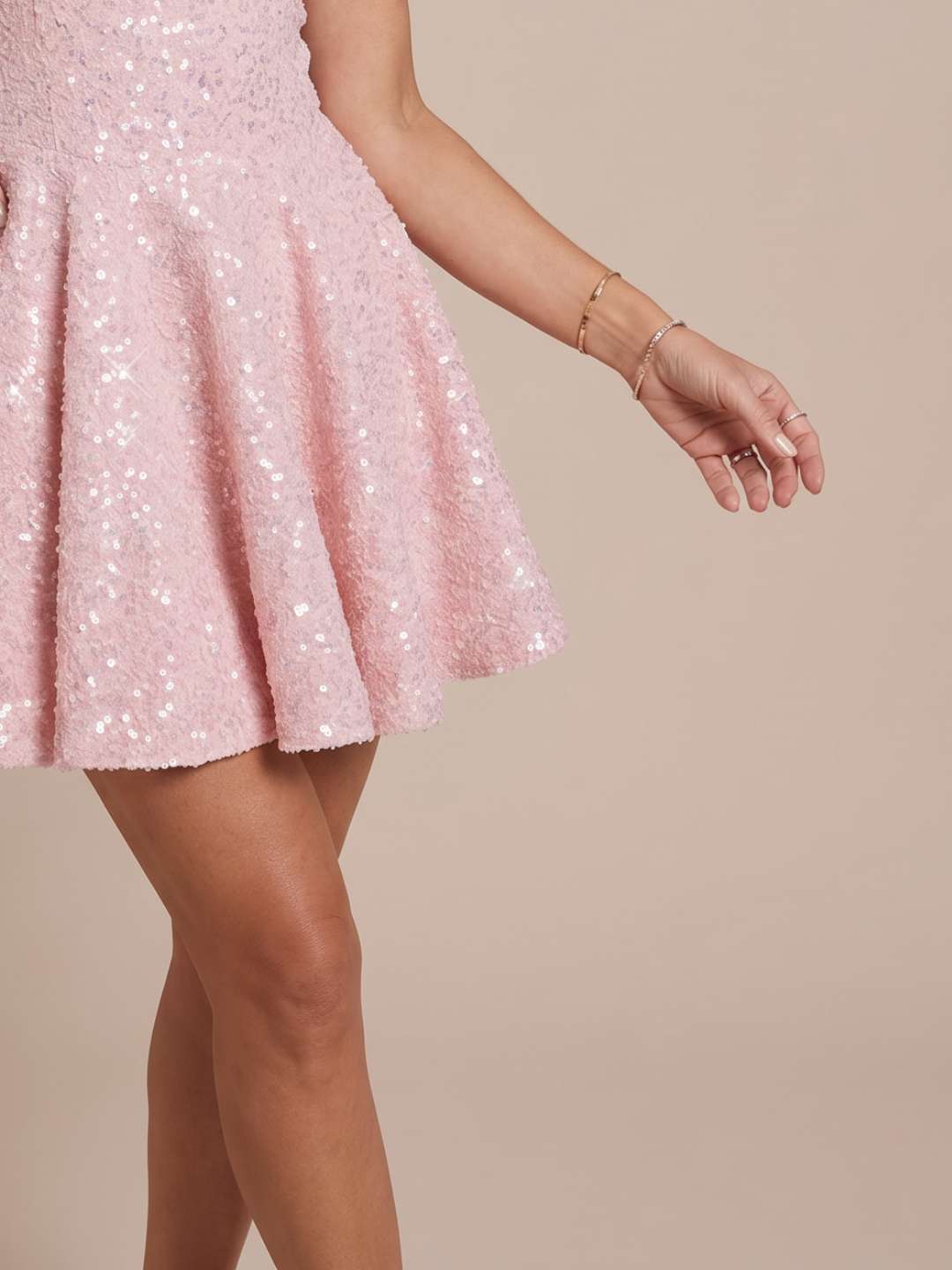 Victoria | Vestido corto de lentejuelas con lazo