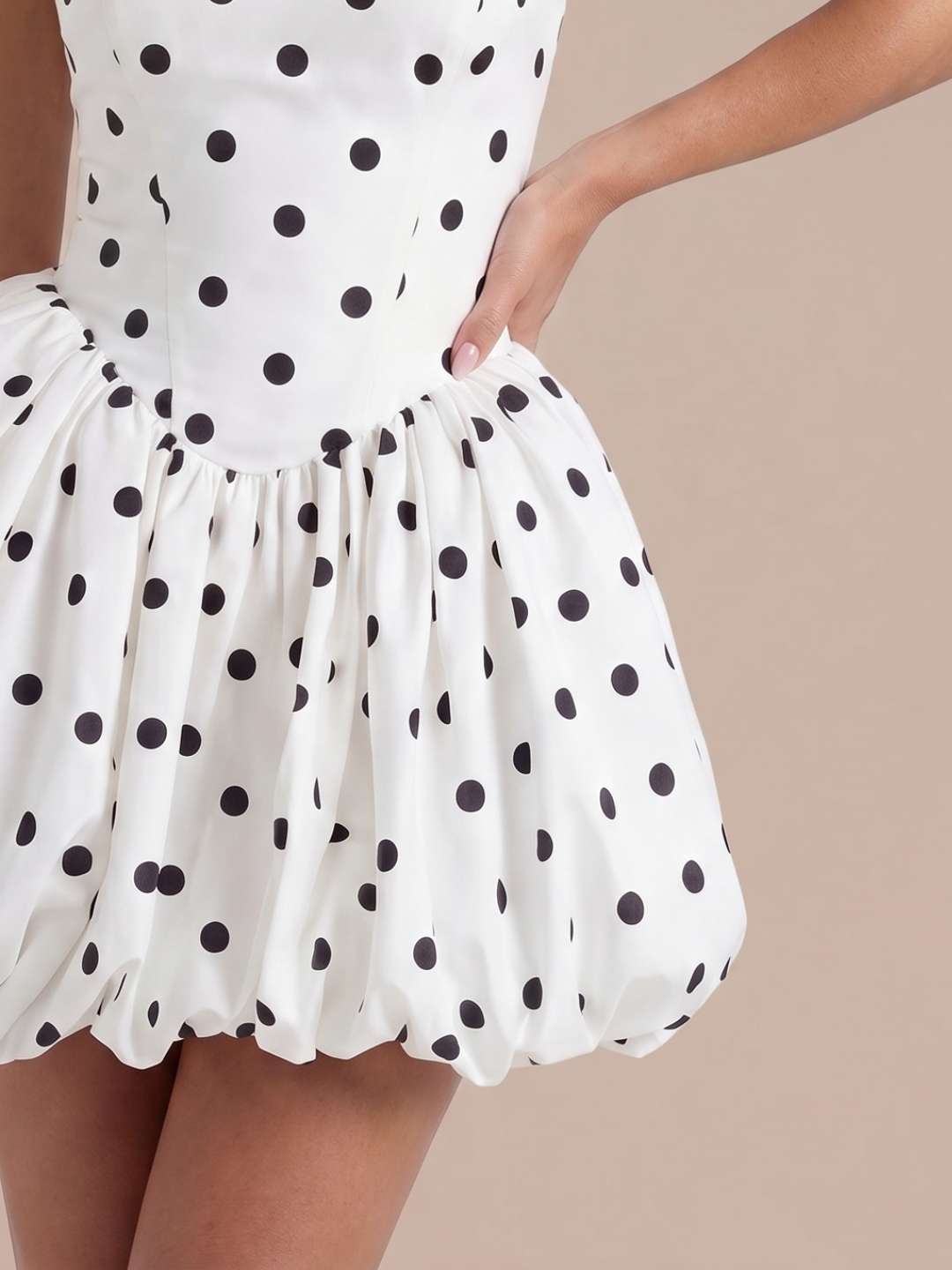 Giulia | Vestido corto de lunares con falda voluminosa