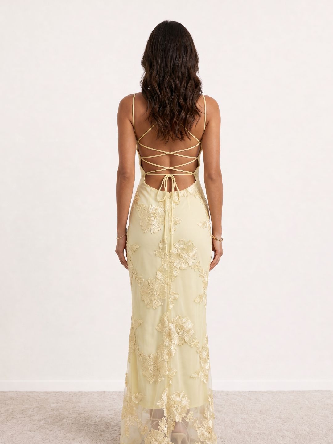 Elira | Vestido largo bordado con tirantes