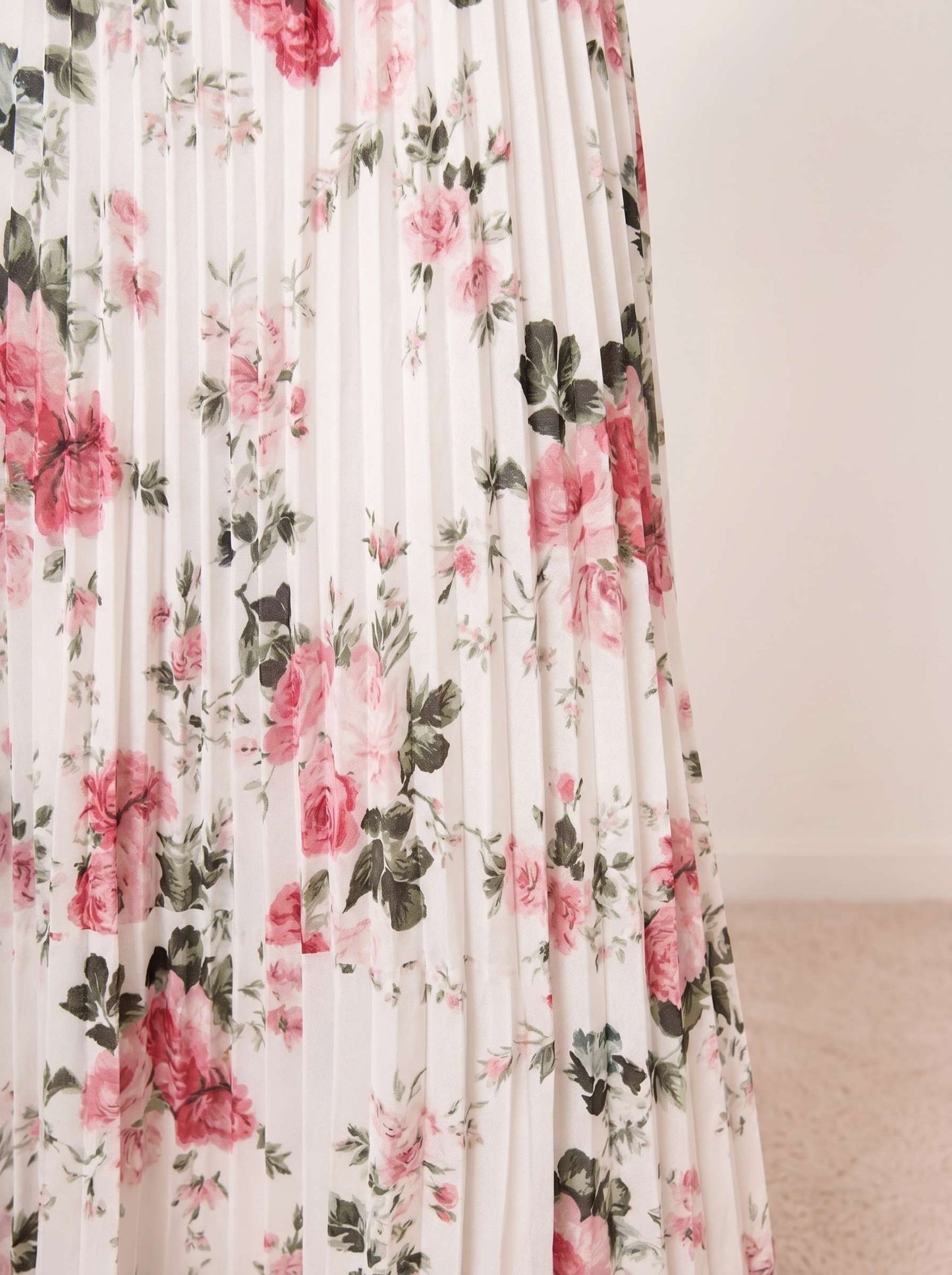 Rosalía | Vestido midi floral plisado con volantes
