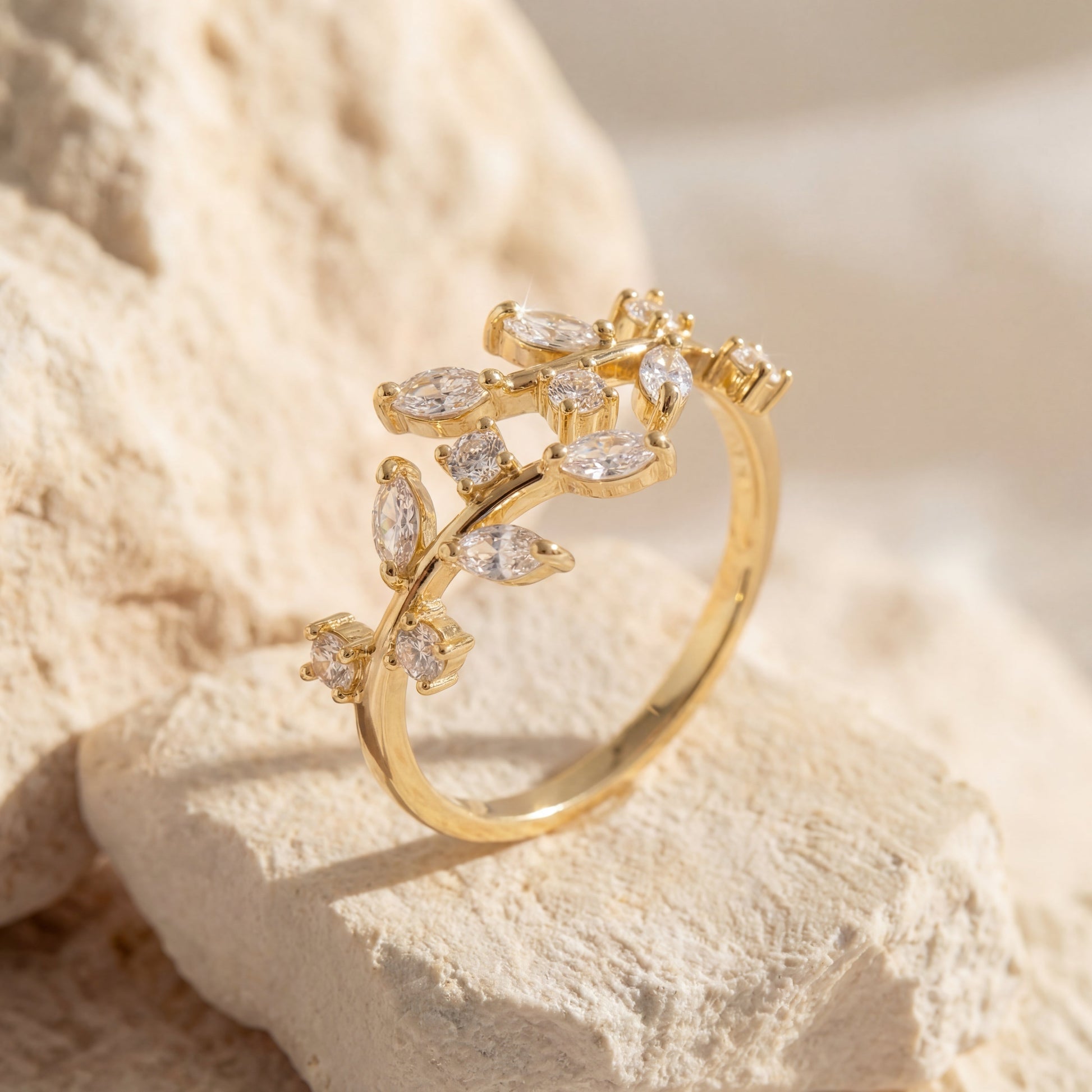 Lucente | Anillo ajustable en espiral con cristales