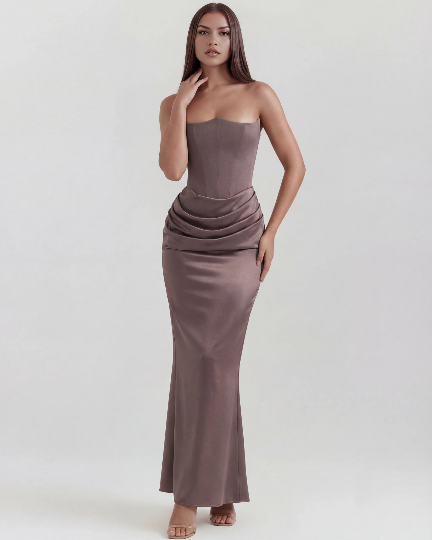 Nives | Vestido largo strapless de crepé satinado en Negro